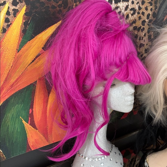 2 Wigs - Picture 2 of 11